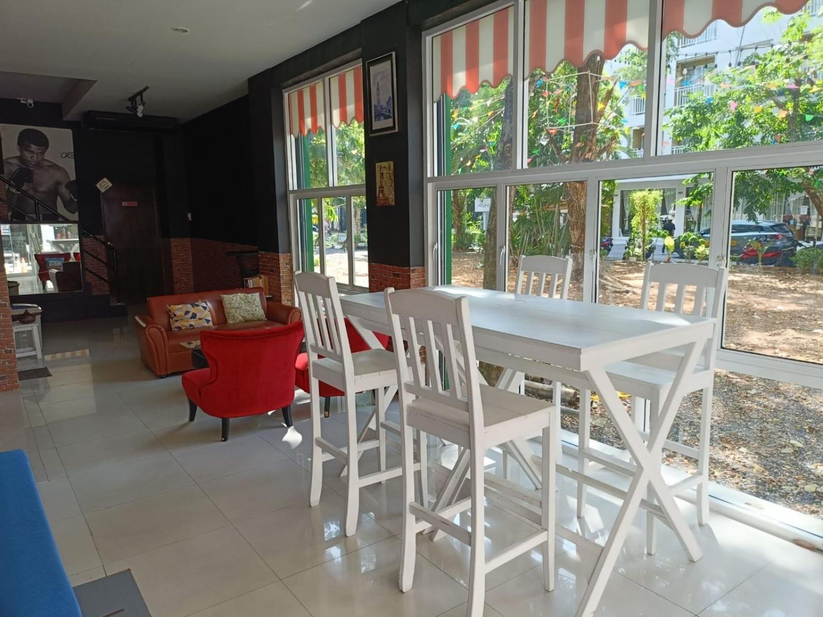 Central Perk Hotel Patong Exterior foto